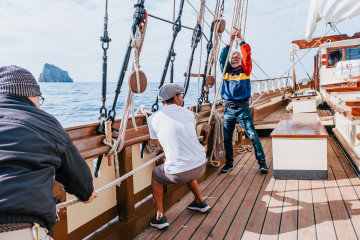 Guests hoisting sails on Florette3